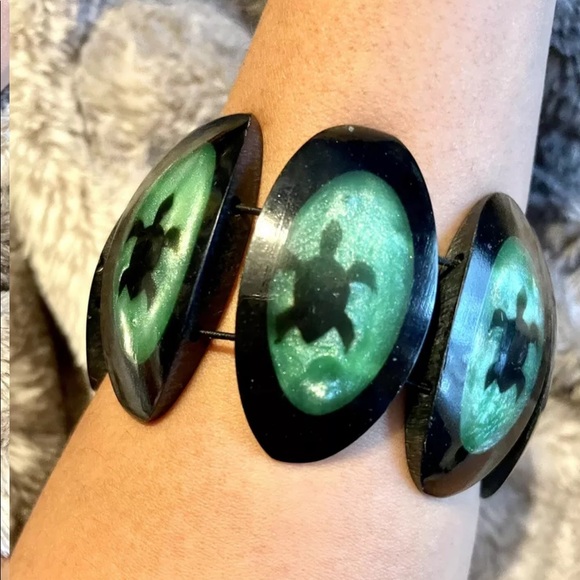 BLACK AQUA SEA TURTLE RESIN BEAD STRETCH BRACELET - Picture 12 of 12